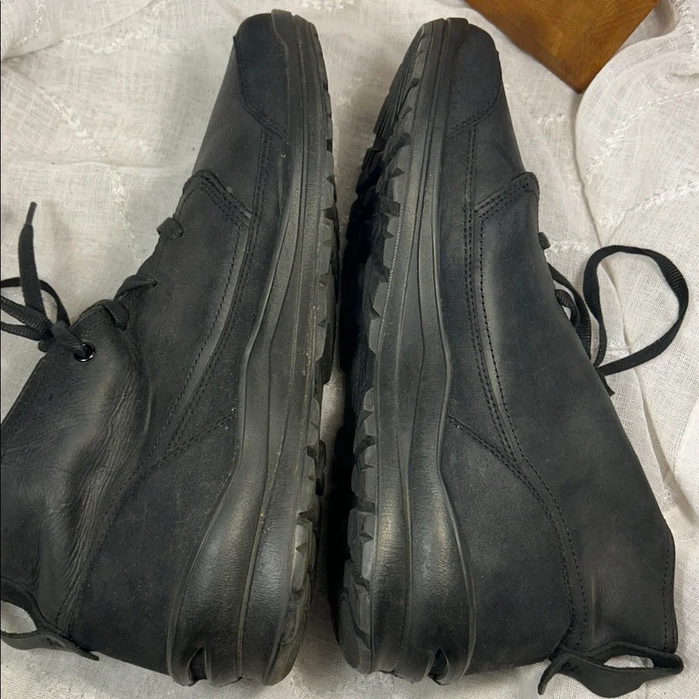 Under Armour leather lace up chukka boots